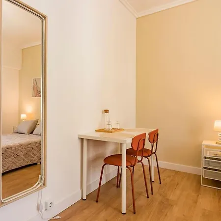 Cantinho Na Amadora, A 5-minute Walk From The Train Station