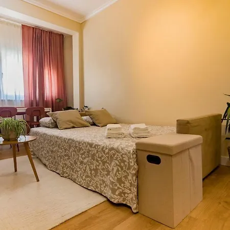 Cantinho Na Amadora, A 5-minute Walk From The Train Station アパート アマドーラ