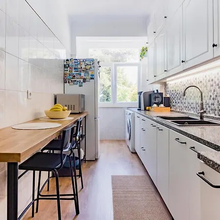 Cantinho Na Amadora, A 5-minute Walk From The Train Station アマドーラ