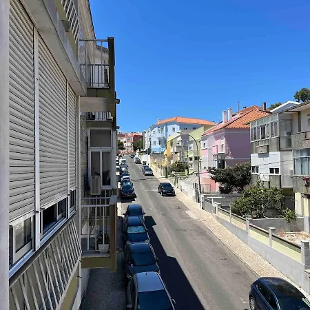 Cantinho Na Amadora, A 5-minute Walk From The Train Station アパート アマドーラ