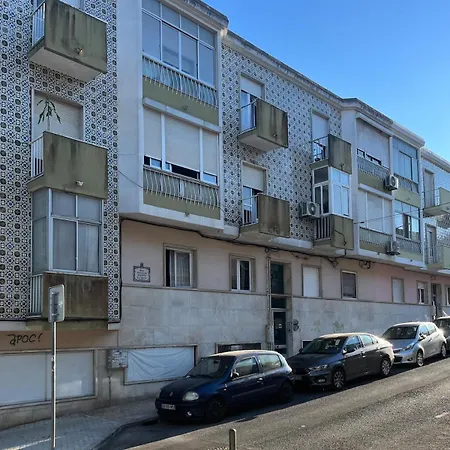 Cantinho Na Amadora, A 5-minute Walk From The Train Station *